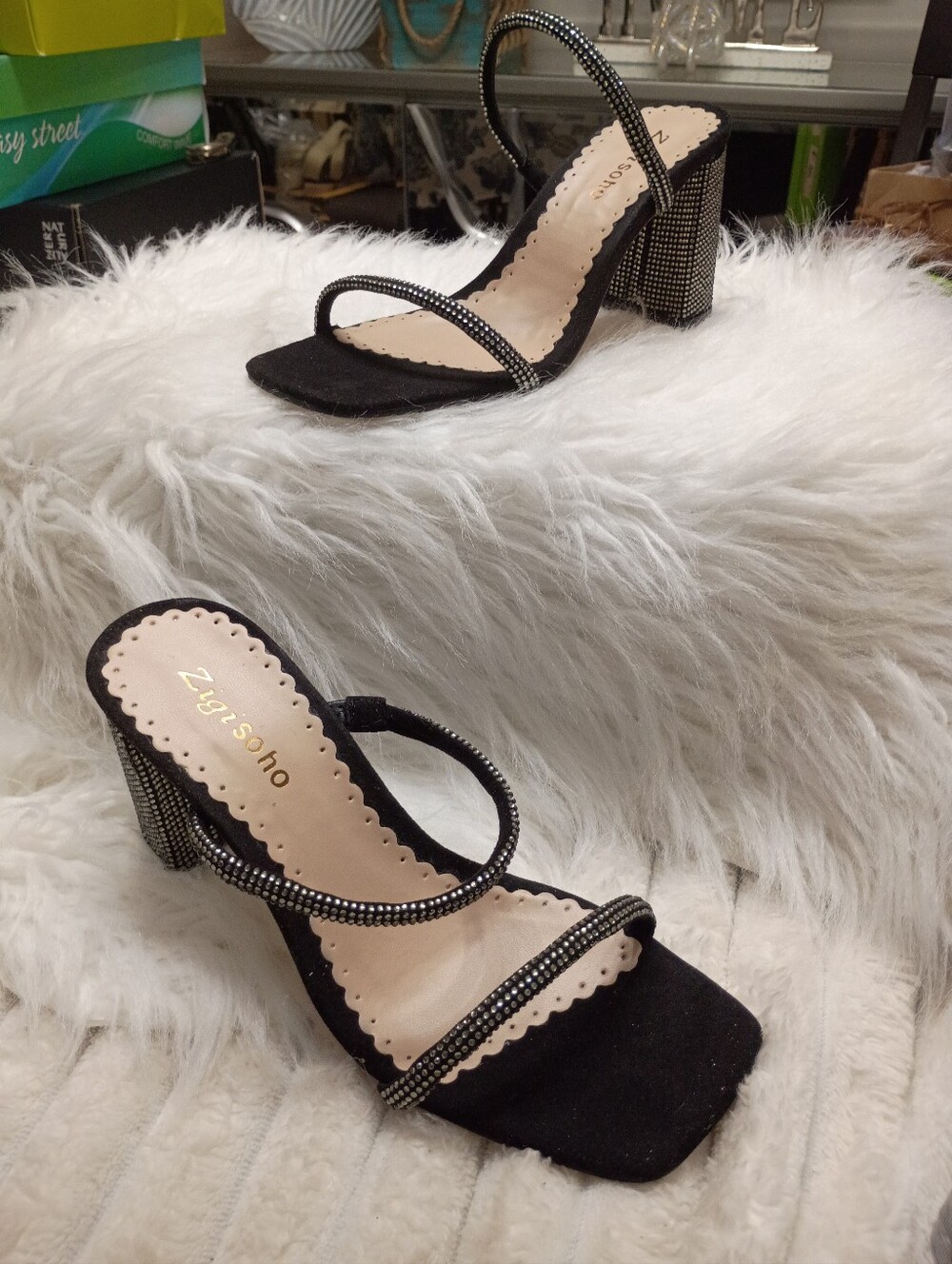 New Zigi Soho Daleyza Black Rhinestone Jeweled Studded Heeled Sandals SZ 7.5 M - Picture 8 of 16